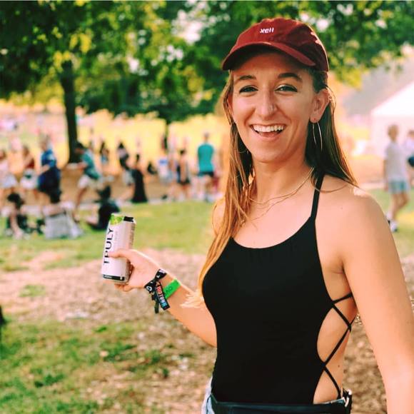 Meet your Posher, Aly - Picture 1 of 1